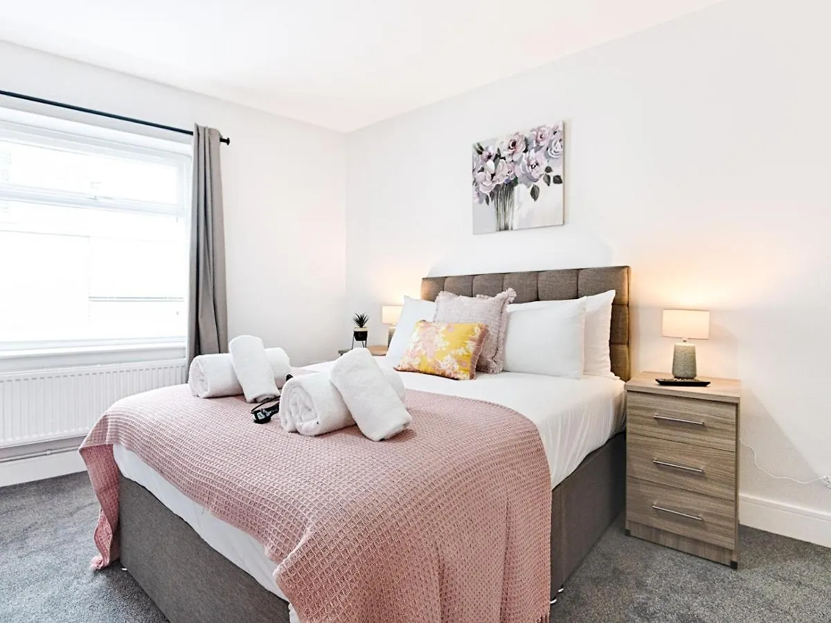 Pass The Keys Luxury Bright Spacious Family Home - Near Beaches Swansea